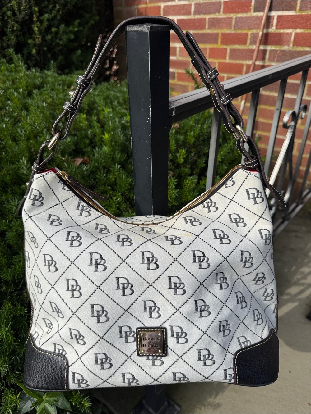 DOONEY & BOURKE WHITE & BLACK DB LOGO HOBO LEATHER BAG